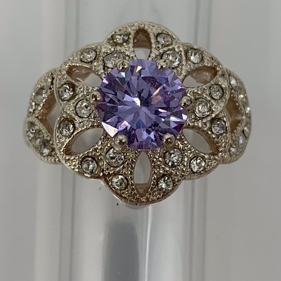 Avon Dazzling Floral Purple Cubic Zirconia Silver Tone Cocktail Ring, 10 - Picture 8 of 15